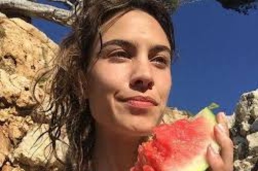 鹿晗被曝出轨！醉酒和女网红躺床上私密照片泄露关晓彤遭牵连