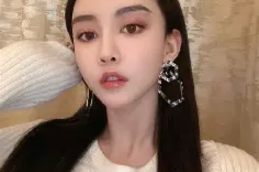 网红晓雪再次爆料李现内幕聊天记录曝光通告单离异身份引发讨论